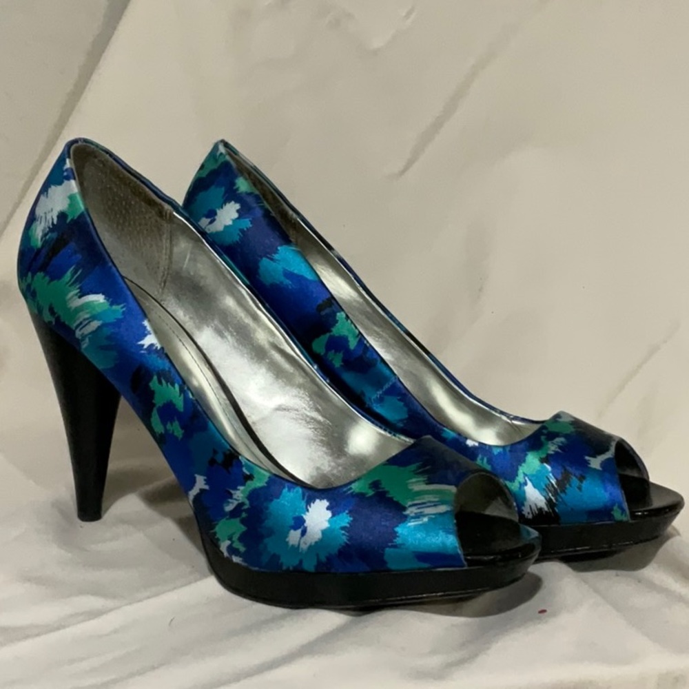 Style & Co Cobalt Blue Floral Heels